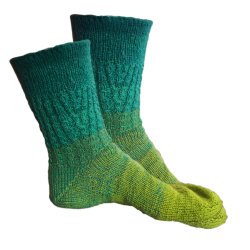Stickmönster sockor med flätat skaft i teetee Rainbow Sock