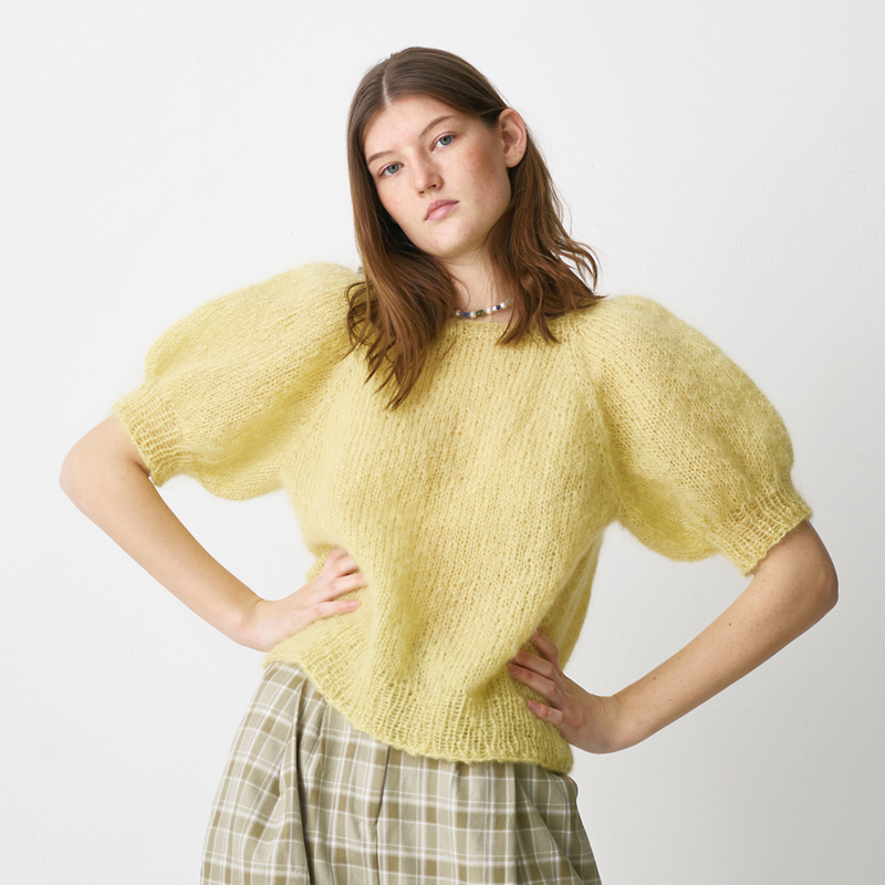 893264 Mohairtopp med puffärmar