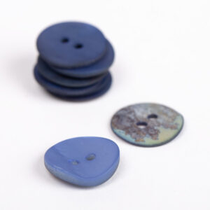 Knapp Pärlemor mörkblå matt 15 mm