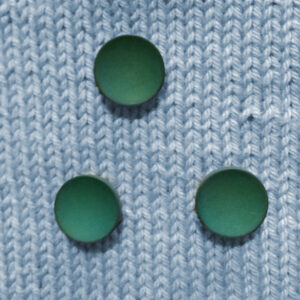 Knapp mörk grön