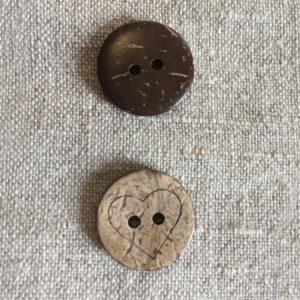 Knapp i kokosskal hjärtan 16 och 18mm