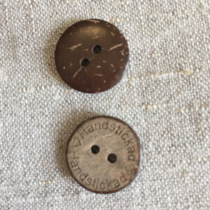 Kokosknapp 16 och 18mm Handstickad
