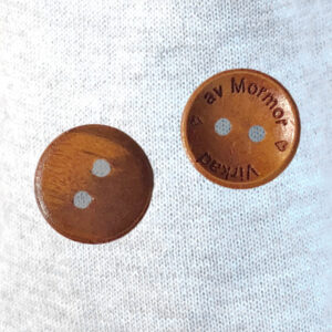 Mahognyknapp Virkad av Mormor