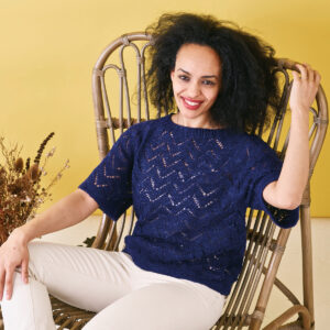 Stickmönster kortärmad tröja med hålmönster i Scarlet by Permin 898076