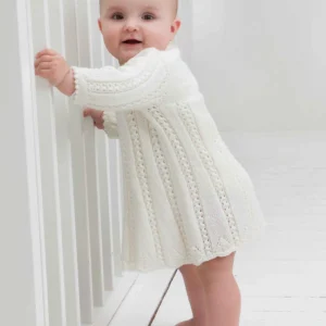 Stickmönster Babyklänning, mössa och sockor 1006-4