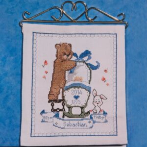 Korsstygnsbroderi liten dopvepa pojke