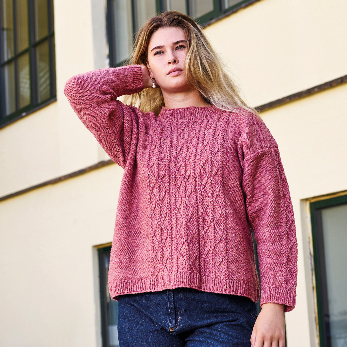 Stickmönster Tröja med flätmönster 899325